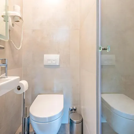 Awesome In 아파트 *