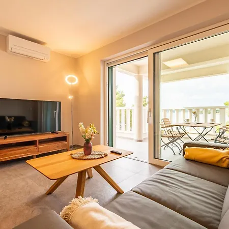 Awesome In With Kitchen Apartment *